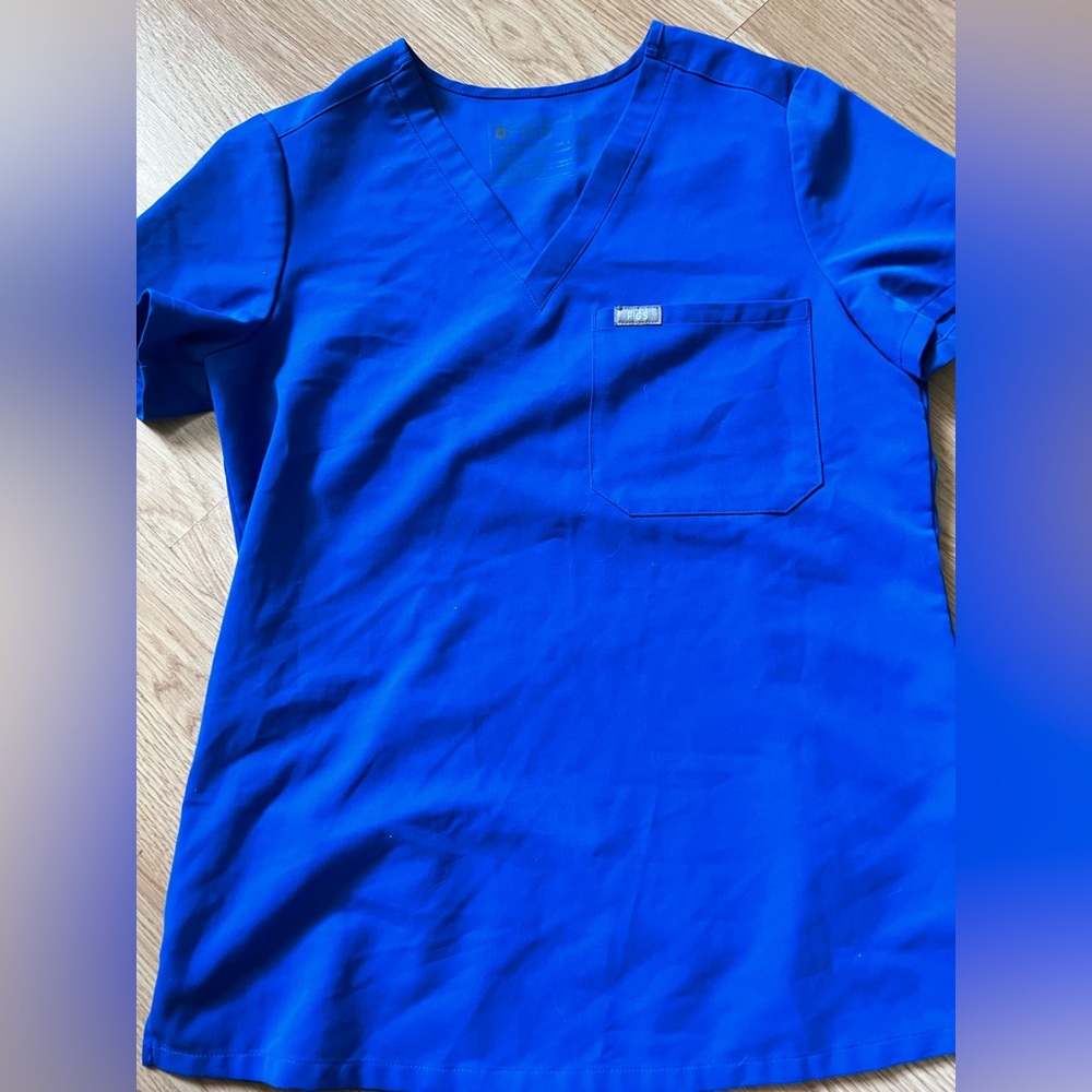 Figs scrub top
